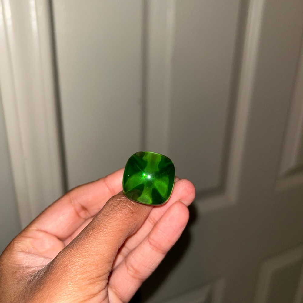 Elegant Green Women's Ring